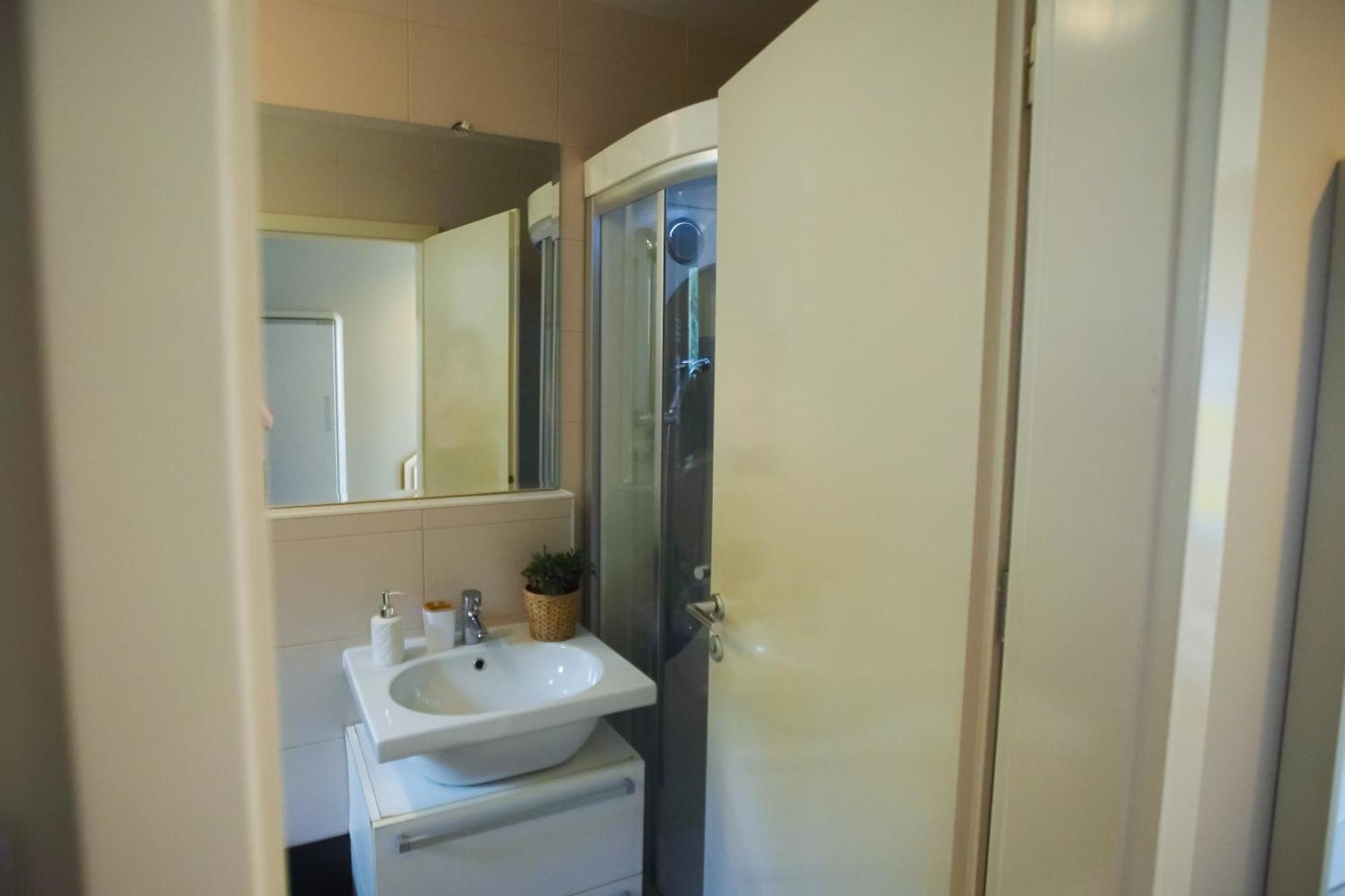 Elly Apartment Ankaran Exterior photo